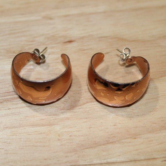 Rose colored small bangle earrings - Picture 4 of 6